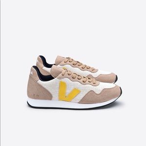 Veja SDU Natural Miel Gold Yellow Sneakers